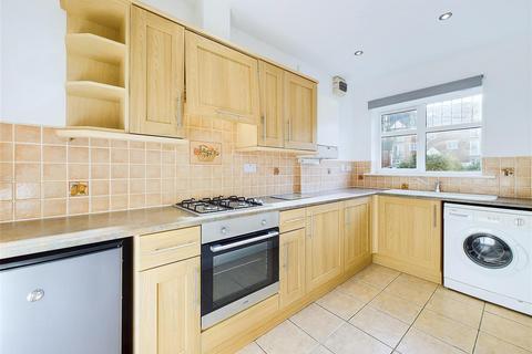 2 bedroom flat to rent, Flat 6 Bole Hill Close, Walkley, Sheffield