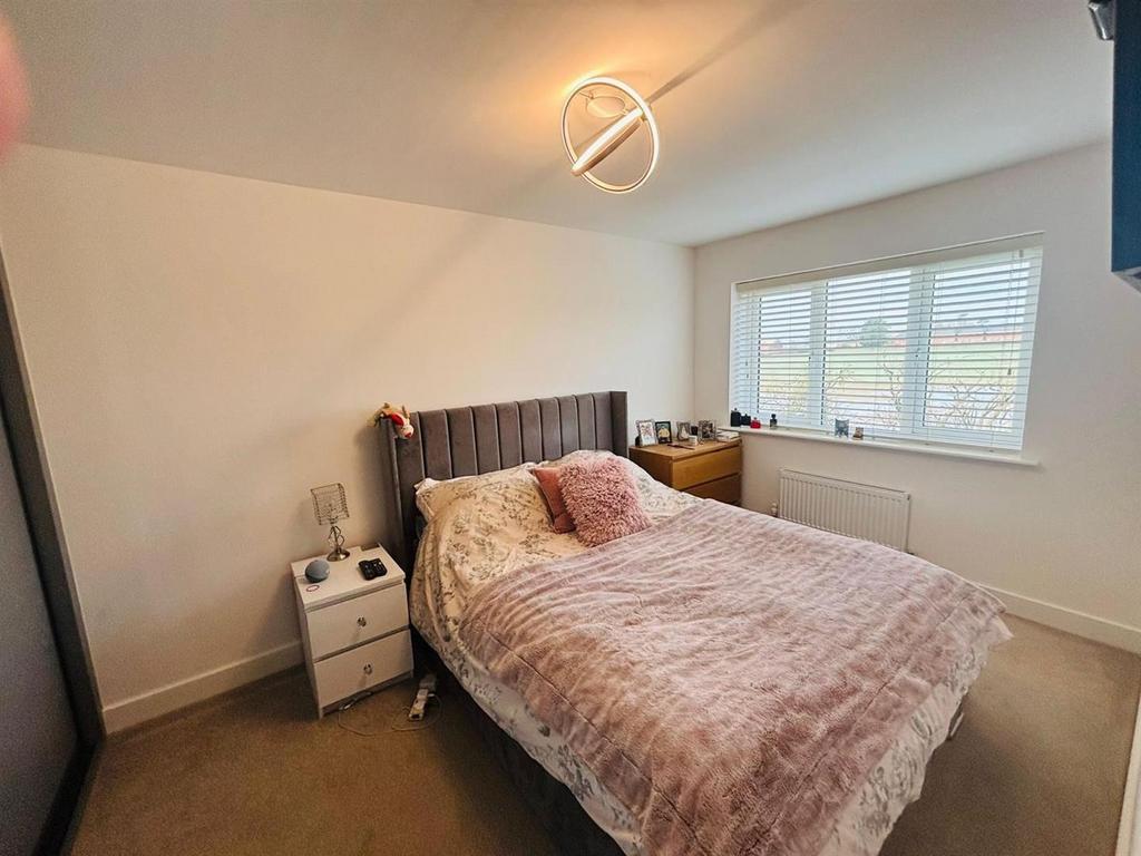 Bed 2.jpg