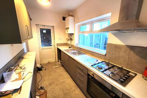 3 bedroom terraced house to rent, Long Hyde Road, Smethwick B67