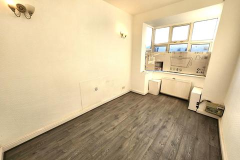 3 bedroom terraced house to rent, Long Hyde Road, Smethwick B67