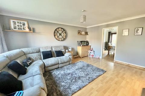 10 Brazen Close, Newhaven, BN9 9XZ