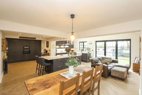 300 Ashgate Road, Chesterfield, S40 4BW