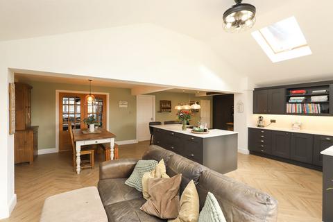 300 Ashgate Road, Chesterfield, S40 4BW
