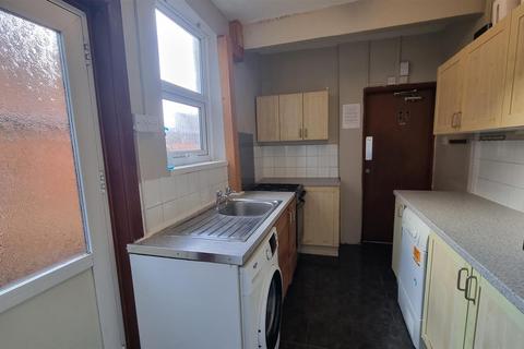 5 bedroom terraced house to rent, Kingsland Avenue, Coventry, CV5 8DX