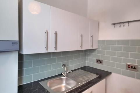 2 bedroom ground floor flat to rent, Albany Street West, South Shields NE33