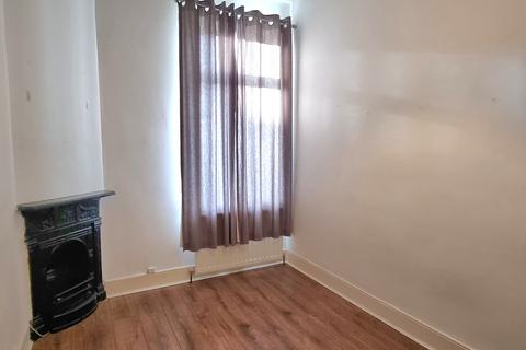 2 bedroom ground floor flat to rent, Albany Street West, South Shields NE33