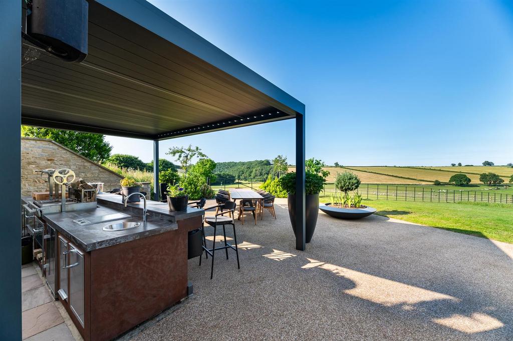 Outdoor Kitchen