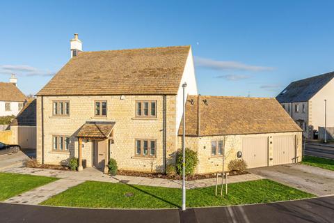 4 bedroom detached house for sale, Arms Gardens, Sutton Benger