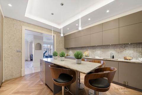 4 bedroom flat for sale, Old Court House, Kensington, W8