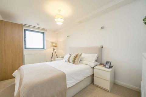 2 bedroom flat for sale, Stanley Road, London SW19