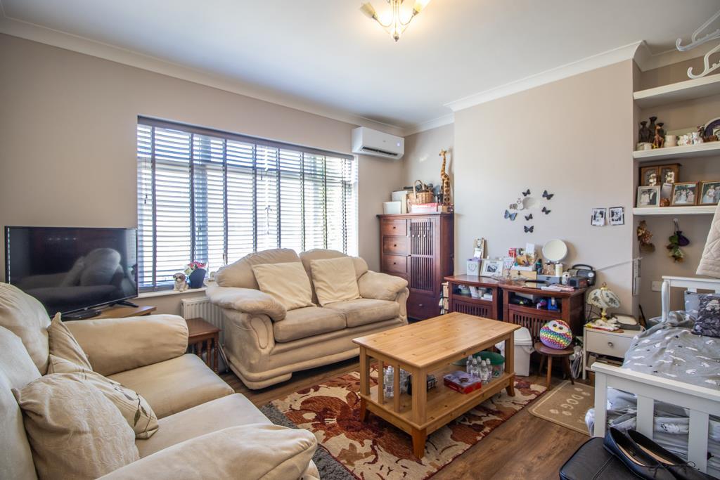 Lounge/Bedroom Four