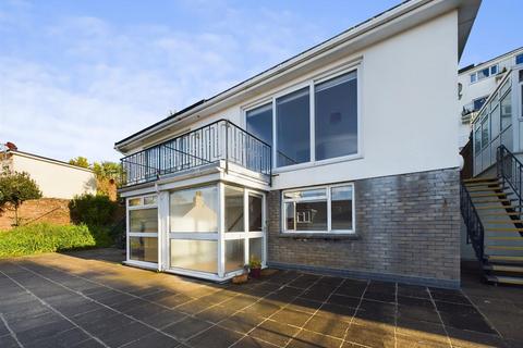 2 bedroom semi-detached house for sale, Charming two-bedroom semi-detached house with 2 single garages