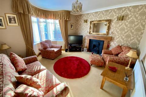 3 bedroom detached house for sale, Edge Top Road, Thornhill, Dewsbury