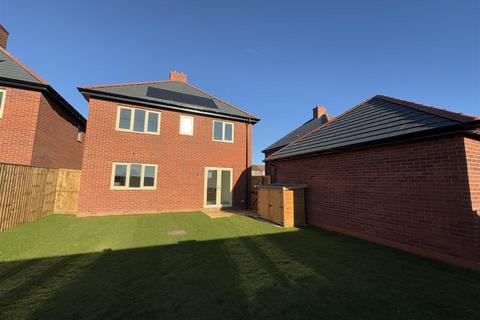 4 bedroom detached house for sale, Queens Road, Worksop S80