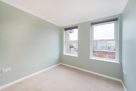 2 bedroom flat to rent, Coombe Lane, Raynes Park SW20