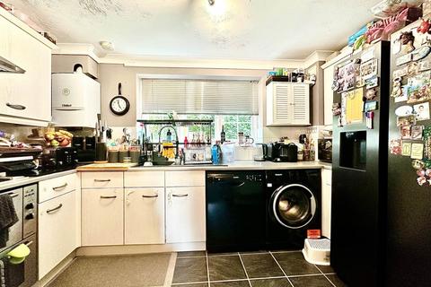 2 bedroom flat for sale, Lime Tree Court, London Colney, St.Albans AL2