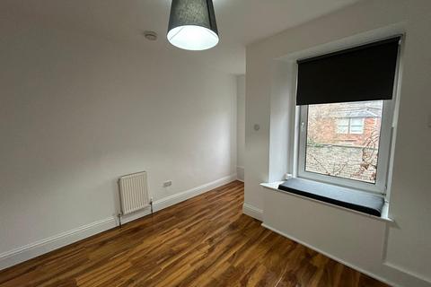 Studio to rent, Manor Place, Dundee DD5