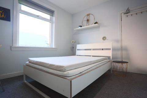 3 bedroom flat to rent, Calder Road, Broomhouse, Edinburgh, EH11