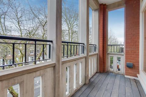 4 bedroom apartment to rent, Fitzjohns Avenue, Hampstead, London, NW3