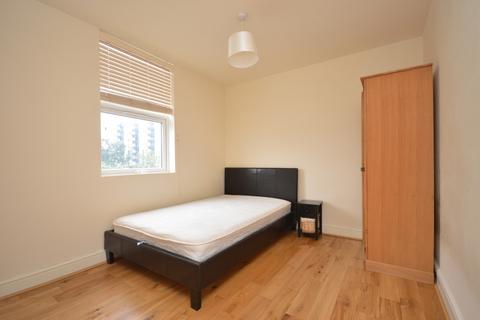 2 bedroom flat to rent, Loampit Vale London SE13