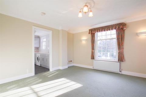 2 bedroom flat to rent, Stephen Neville Court, Saffron Walden CB11