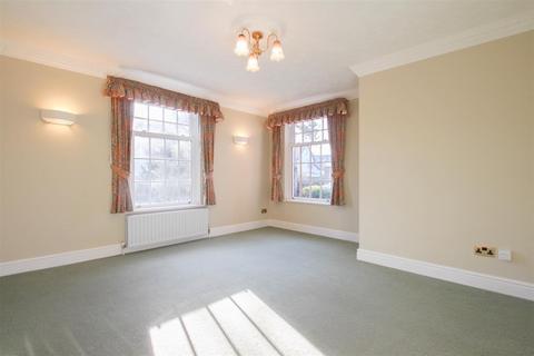 2 bedroom flat to rent, Stephen Neville Court, Saffron Walden CB11