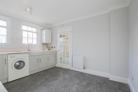 2 bedroom flat to rent, Stephen Neville Court, Saffron Walden CB11