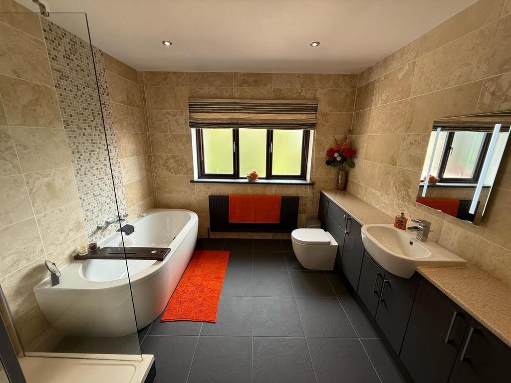 Holly House 6.jpg