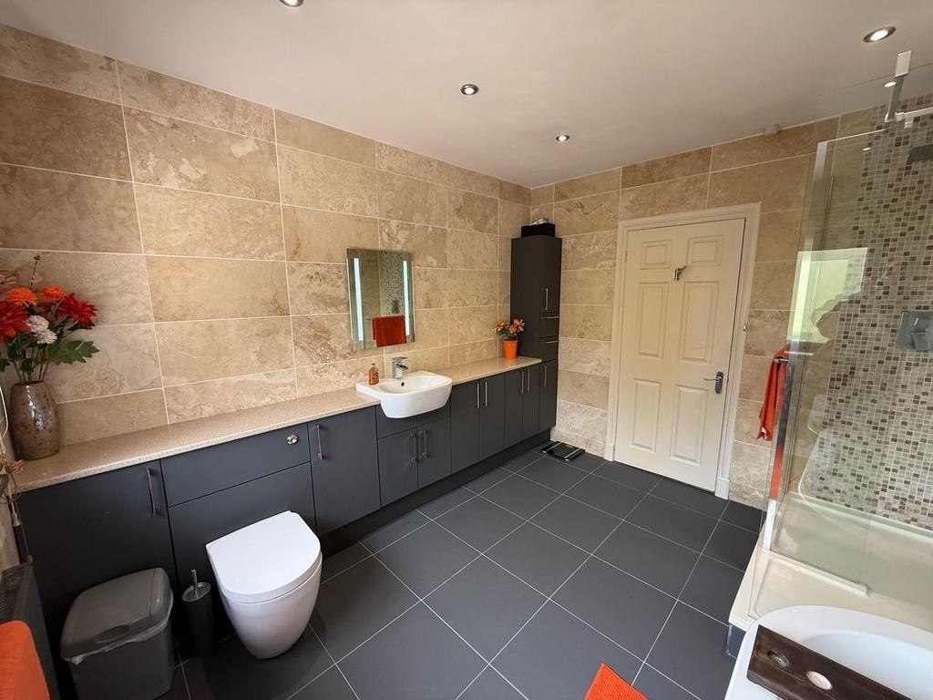 Holly House 4.jpg