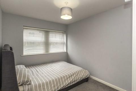 2 bedroom flat to rent, International Way, Sunbury-On-Thames TW16