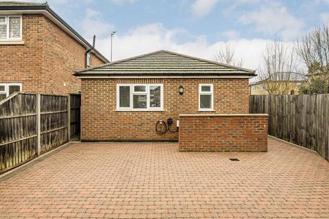 1 bedroom bungalow for sale, Staines Road East, Sunbury-On-Thames TW16