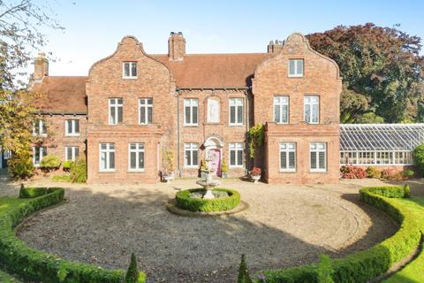 6 bedroom detached house for sale, Market Place, Hornsea, HU18 1AW