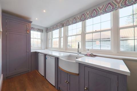 6 bedroom detached house for sale, Market Place, Hornsea, HU18 1AW