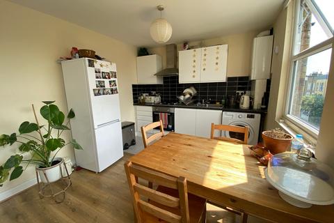 3 bedroom flat to rent, Dunlace Road, London E5