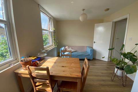 3 bedroom flat to rent, Dunlace Road, London E5