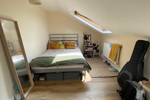 3 bedroom flat to rent, Dunlace Road, London E5