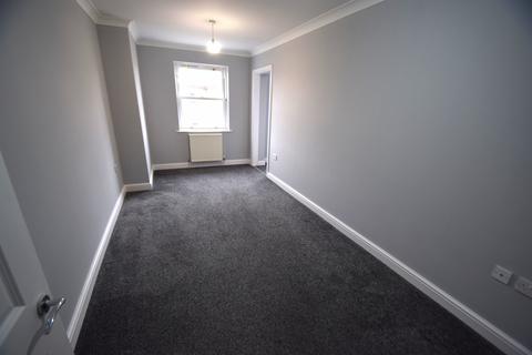 2 bedroom flat to rent, Oast Way, Rochford SS4