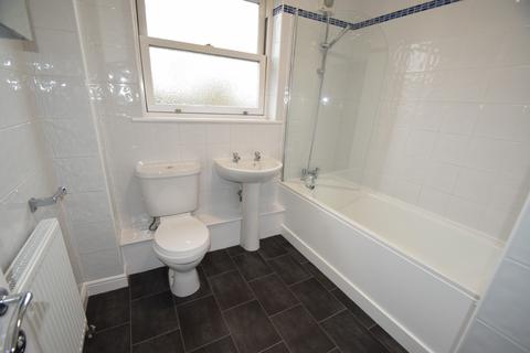 2 bedroom flat to rent, Oast Way, Rochford SS4