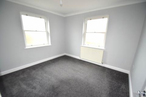 2 bedroom flat to rent, Oast Way, Rochford SS4