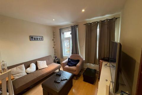 2 bedroom apartment to rent, Finchley Road, Temple Fortune, NW11