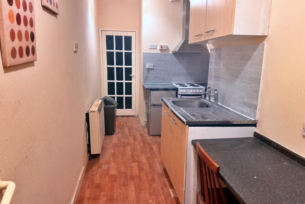 Split level Spacious Studio Flat in Tyseley, Birm