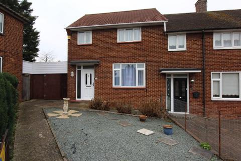 3 bedroom end of terrace house to rent, Bridgwater Close, RM3