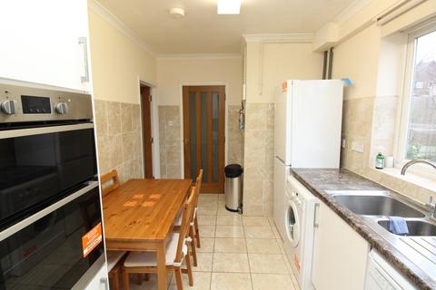 3 bedroom end of terrace house to rent, Bridgwater Close, RM3