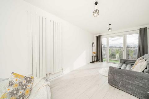 1 bedroom flat for sale, Banstead Court, London W12