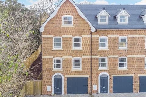 6 bedroom end of terrace house for sale, Kinsman Mews, Hertfordshire SG13