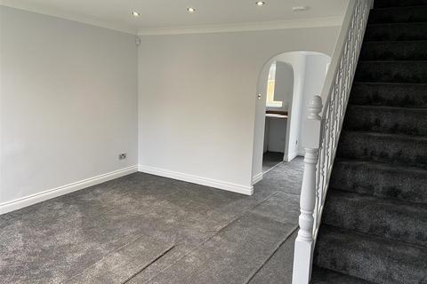 3 bedroom end of terrace house to rent, Chadwick Lane, Mirfield WF14