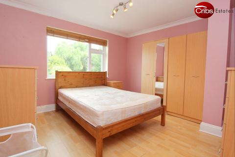 1 bedroom in a house share to rent, Morden, SM4