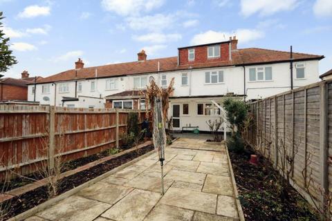 3 bedroom semi-detached house to rent, Byron Avenue, New Malden KT3