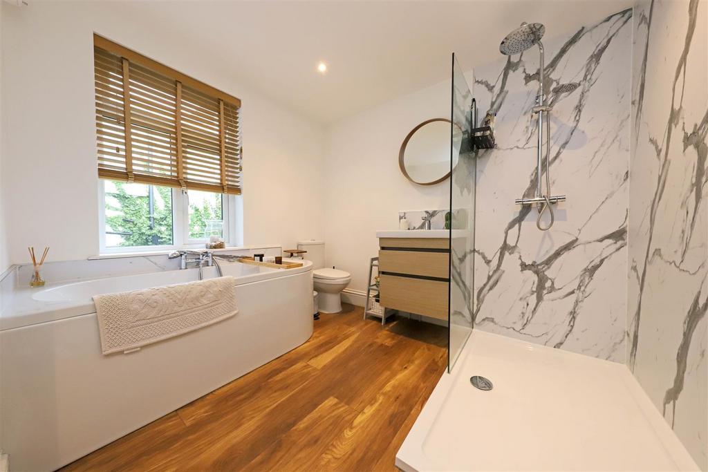 Nicholas james blaker st bathroom .jpg