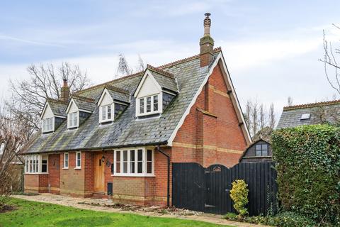 2 bedroom semi-detached house for sale, Barn Close, Sittingbourne, Kent, ME9